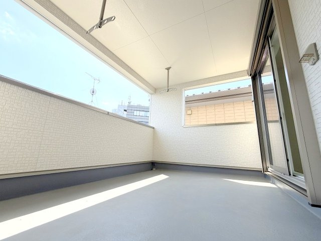 昭島市緑町5丁目全１棟　新築戸建のバルコニー