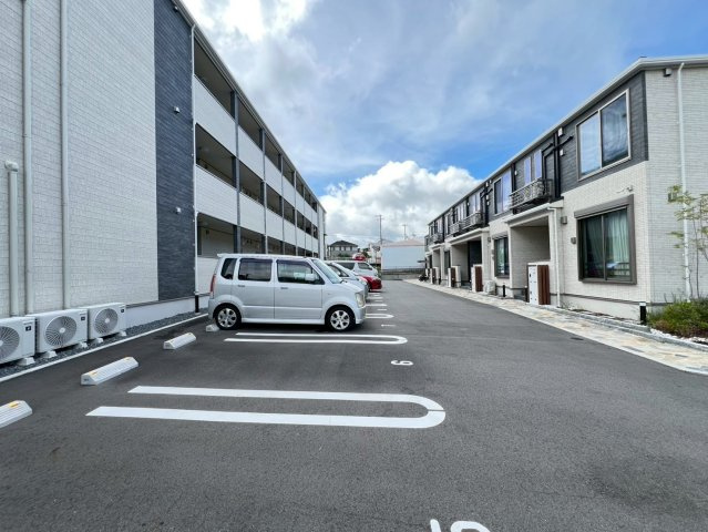 ツイテールⅡの駐車場