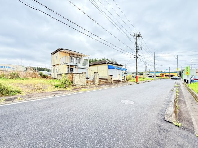 小美玉市羽鳥中古戸建の前面道路含む現地写真
