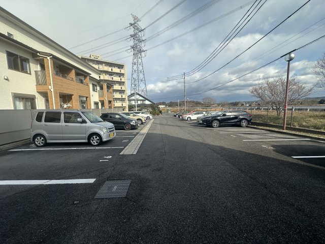 Les Grace(レグラース)の駐車場