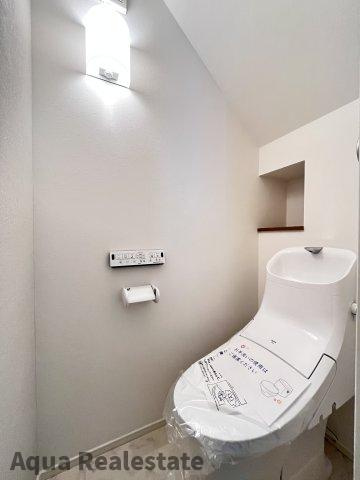 オール電化デザイナーズハウス北島町中村建売⑯のトイレ|落ち着いた色調のトイレです　※同仕様の施工事例です。