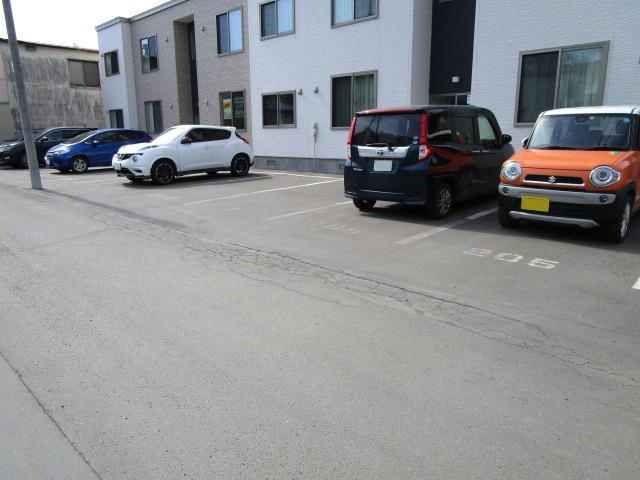 キュアラの駐車場