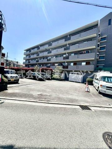 ウィステリア武庫之荘の駐車場
