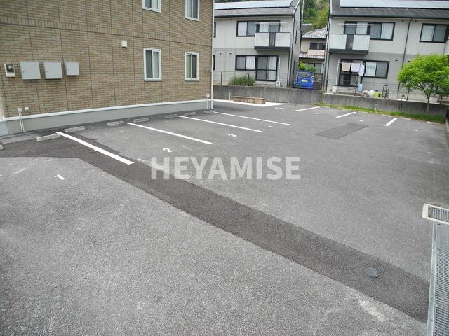 メゾン・ラ・パトリアHの駐車場|※同物件同室タイプの写真でございます※現況を優先します※