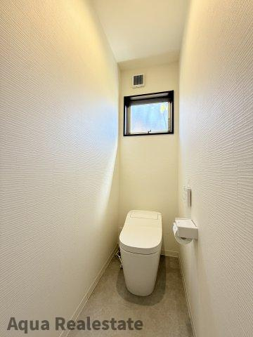 坂出市福江町　住居兼事務所のトイレ|一階コンパクトで使いやすいトイレです