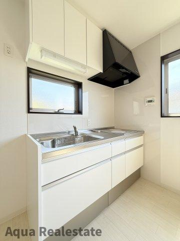 坂出市福江町　住居兼事務所のキッチン|２階キッチンでお料理をお楽しみください