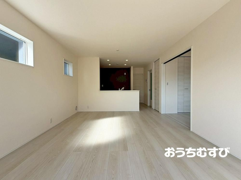 春日井市下津町（全2棟）の居間・リビング