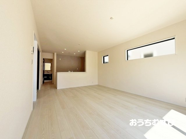 春日井市下津町（全2棟）の居間・リビング