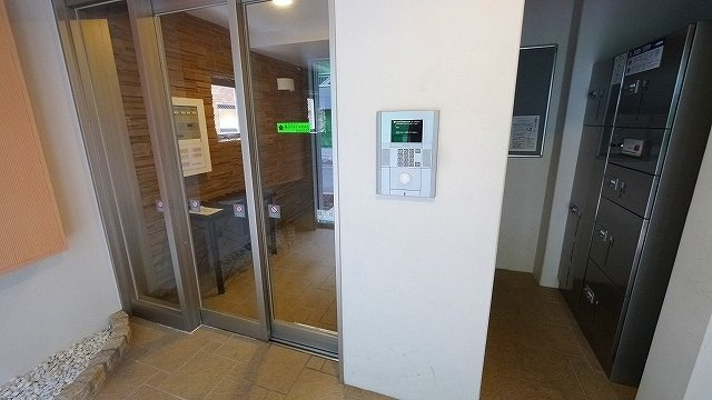 サンハウス志家のエントランス