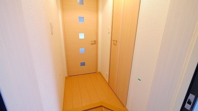 サンハウス志家の玄関