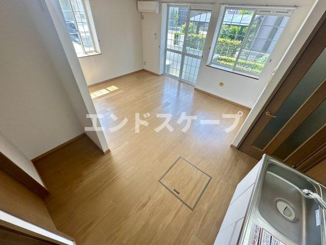 ロイヤルパークＣの居間・リビング|高崎、前橋のお部屋探しはエンドスケープまで！お客様の理想お聞かせ下さい♪