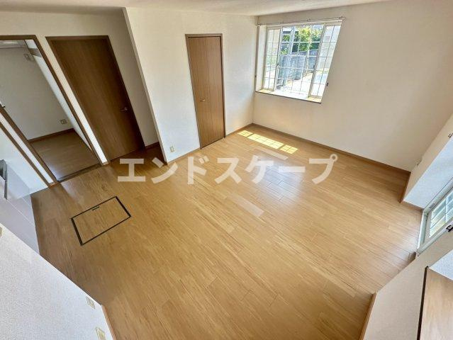 ロイヤルパークＣの居間・リビング|高崎、前橋のお部屋探しはエンドスケープまで！お客様の理想お聞かせ下さい♪