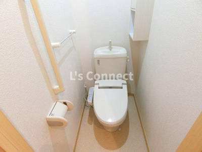【トイレ】 | 光ａｐａｒｔｍｅｎｔ１ | 温水洗浄便座付きのトイレ。