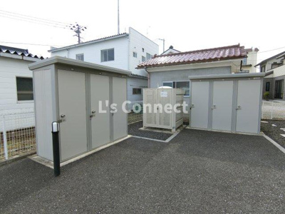 【その他共用部分】 | 光ａｐａｒｔｍｅｎｔ１ | 外物置にはタイヤを収納できます。