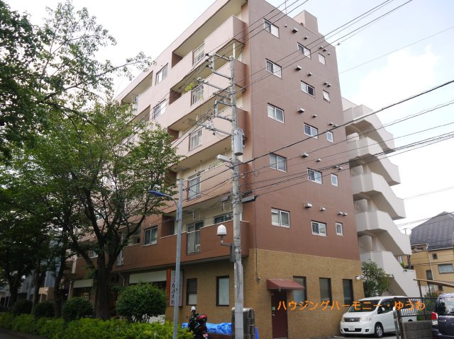 【外観】 | 西が丘サニーハイツ | 穏やかな風と陽光を導き、プライバシーに配慮された設計プランを採用し、居住性を一段と心地よいものにしています。
