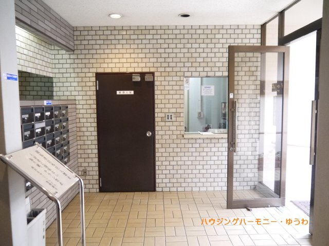 【その他共用部分】 | 西が丘サニーハイツ | 清潔感と歓迎感があるエントランスホールとなります。