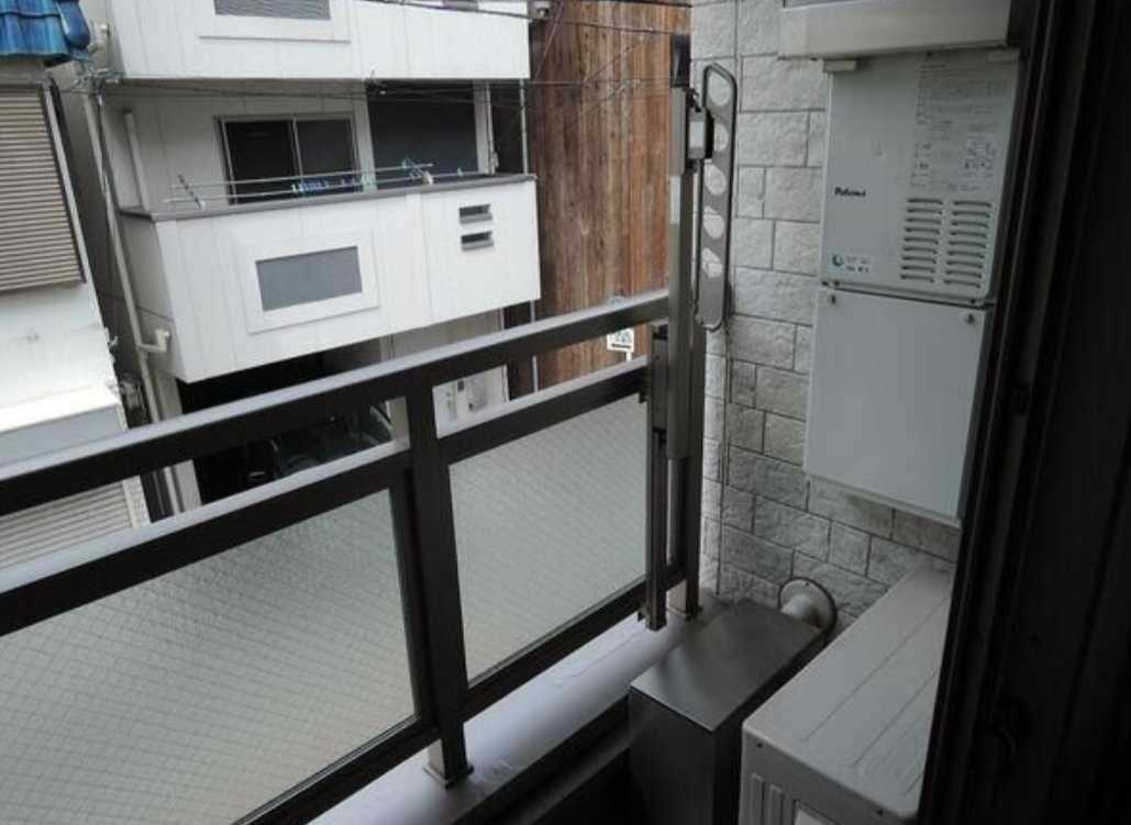 フラット太子堂　オートロック　2面採光　三軒茶屋エリアのバルコニー