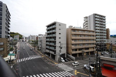 【展望】 | 【上質リノベ】鶴見ハイタウン | 【四季を感じる】
四季の移ろい・爽やかな青空や風を感じられ
自然を愉しめるパノラマビュー。
毎日の暮らしに余裕を感じさせてくれる、
遮る物の無い開放的な眺望を是非、ご堪能ください。