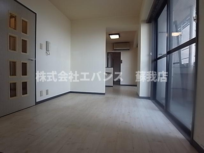 【居間・リビング】 | パークコート100 | こちらの居間で趣味の時間をお楽しみください