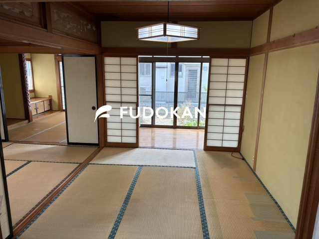 山形市蔵王半郷【中古住宅】の和室|1階６帖和室