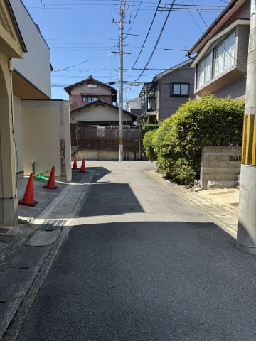 嵯峨中又町　新築3階建　LDK約15帖・駐車可　2沿線利用可能の前面道路含む現地写真|前面道路は交通量が少なく、落ち着いた住環境が魅力の住宅地です。