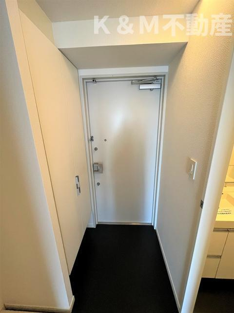 ザ・カシワ拾番の玄関|収納もある玄関です
反転間取り