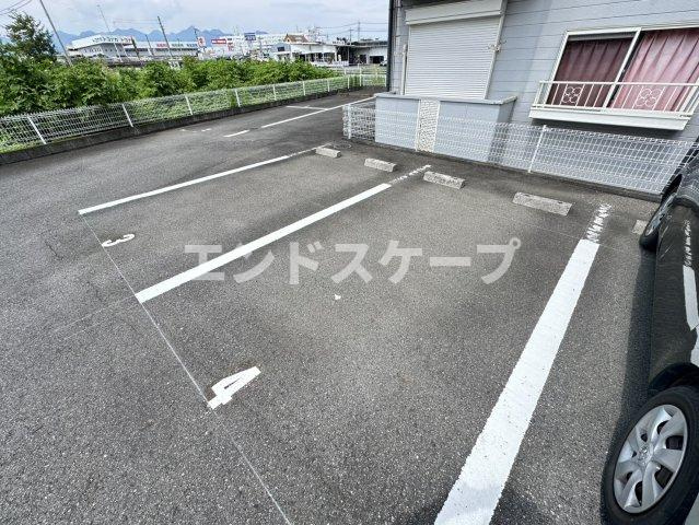 ファミール　Ⅴの駐車場|高崎、前橋のお部屋探しはエンドスケープまで！お客様の理想お聞かせ下さい♪