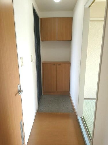 総社市中央４丁目のアパートの玄関