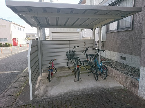 総社市中央４丁目のアパートのその他|駐輪場