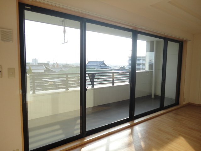 モア・フレーブの内装|ワイドサッシ