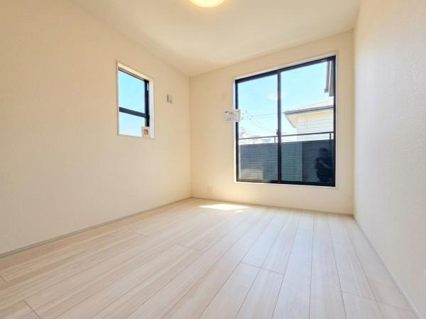 横浜市青葉区荏田西２丁目の新築一戸建の洋室|二面採光の明るい洋室♪
休日はこちらでおくつろぎ下さい♪
※家具等はＣＧでの参考レイアウトです。