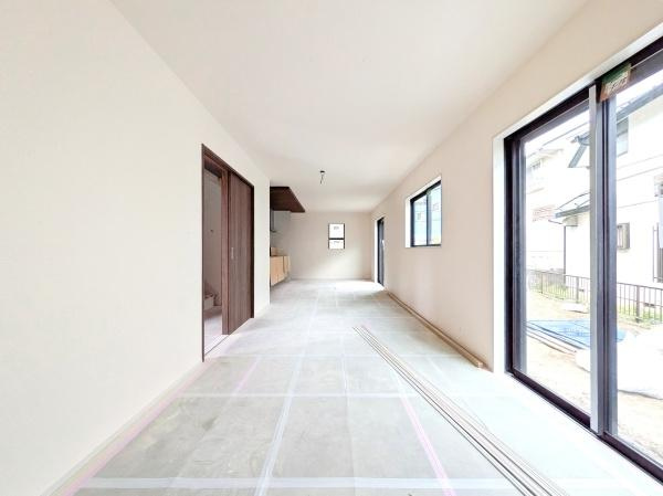 横浜市青葉区荏田西２丁目の新築一戸建の居間・リビング|自慢したくなるリビング！
形も良く家具の配置にも困りません。