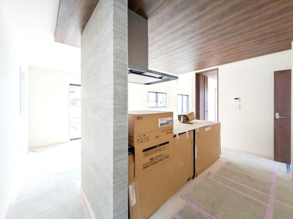 横浜市青葉区荏田西２丁目の新築一戸建のキッチン|広々としたキッチンは、
落ち着いて料理が出来ます！