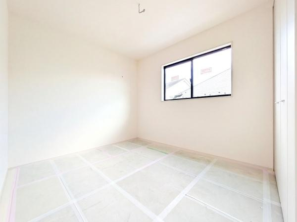 横浜市青葉区荏田西２丁目の新築一戸建の洋室|落ち着きのある洋室です！
休日はこちらでおくつろぎ下さい♪