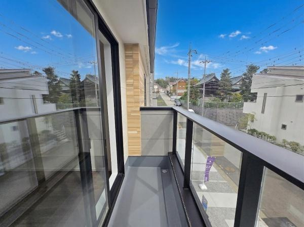 横浜市青葉区大場町の新築一戸建のバルコニー|陽当り良好のバルコニー！
風通しもよく気持ちいいです