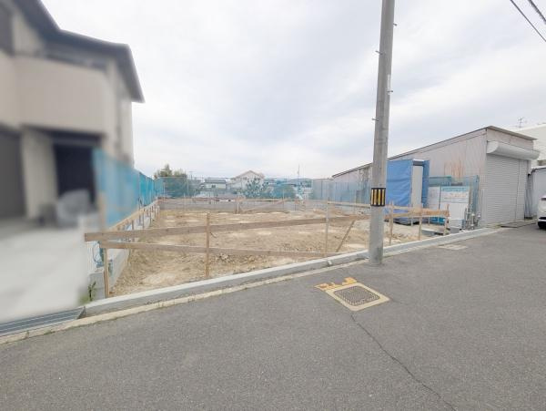 【前面道路含む現地写真】 | 南海高野線が徒歩圏内！各方面アクセスがいい住居は日々の生活を助けてくれますね。
