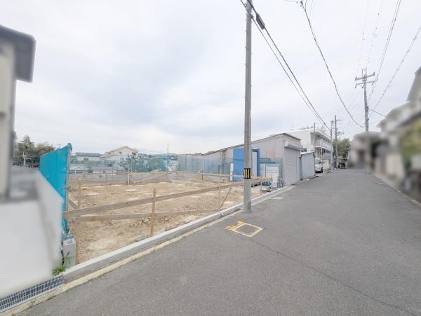 【前面道路含む現地写真】 | 休日にはご家族連れで賑わうショッピングモールで、お買い物もお食事も楽しめます♪