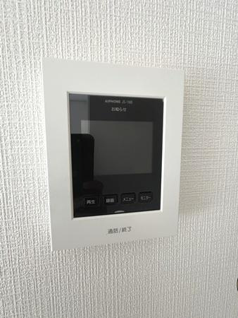 クレイドルガーデン九条町 １号棟 ／新築一戸建の内装|■現地撮影写真■ＴＶモニター付きインターホンで防犯対策もバッチリ！来客も一目でわかり安心です！