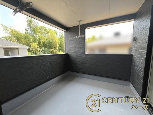 クレイドルガーデン九条町 ３号棟 ／新築一戸建のバルコニー|■現地撮影写真■ゆったりとしたインナーバルコニー・急な雨でも安心です！