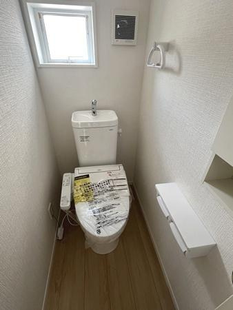 クレイドルガーデン九条町 ２号棟 ／新築一戸建のトイレ|■現地撮影写真■