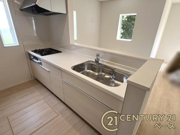クレイドルガーデン九条町 ２号棟 ／新築一戸建のキッチン|■現地撮影写真■家族とのコミュニケーションがとりやすい人気の対面式カウンターキッチン！