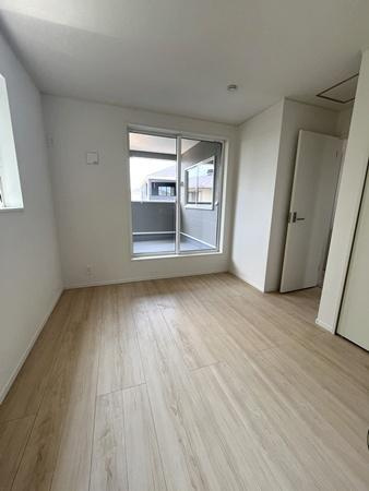 クレイドルガーデン九条町 ２号棟 ／新築一戸建の洋室|■現地撮影写真■日当たりのよい明るい雰囲気の洋室です！