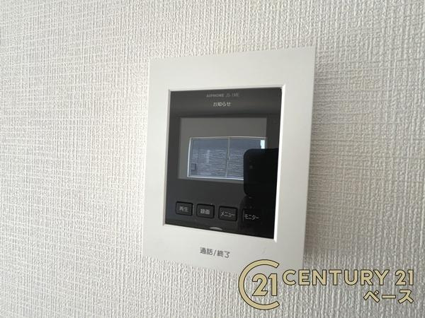 クレイドルガーデン九条町 ４号棟 ／新築一戸建の内装|■現地撮影写真■ＴＶモニター付きインターホンで防犯対策もバッチリ！来客も一目でわかり安心です！