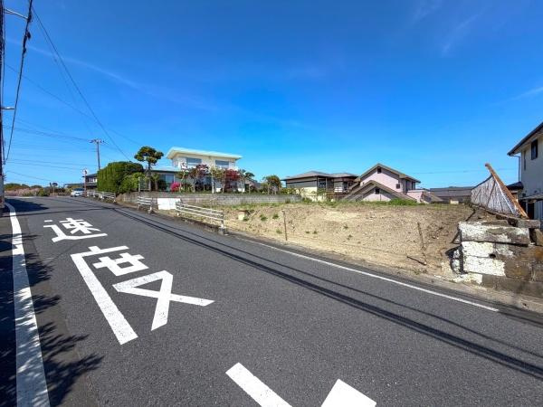 鎌倉市梶原３丁目の売地の前面道路含む現地写真