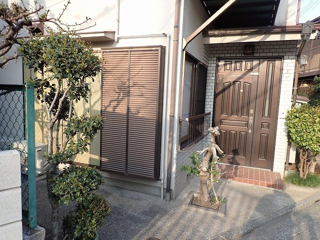 小石川の戸建て2のエントランス