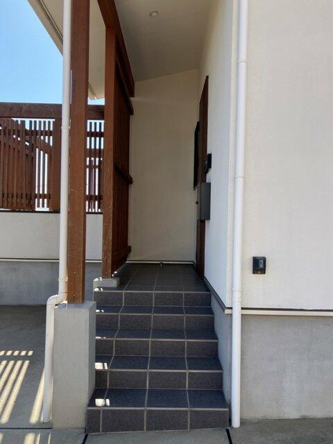 関場町戸建の玄関| 