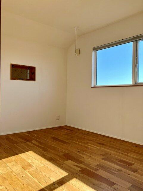 関場町戸建の居間・リビング| 