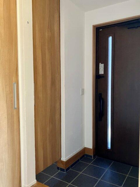 関場町戸建の玄関| 