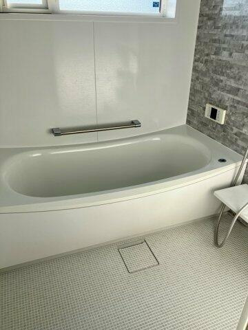 関場町戸建の浴室| 