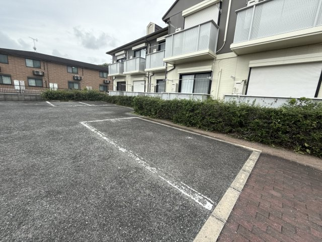 コンフォートハイツ滝野の駐車場
